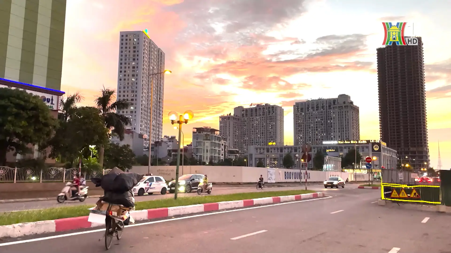 Ngước nhìn bầu trời thành phố | Phóng sự tài liệu | 28/11/2025